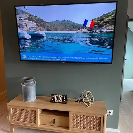 Loft Neuf Avec Bain Jacuzzi Et Terrasse Apartament *