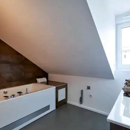 Loft Neuf Avec Bain Jacuzzi Et Terrasse Apartament *